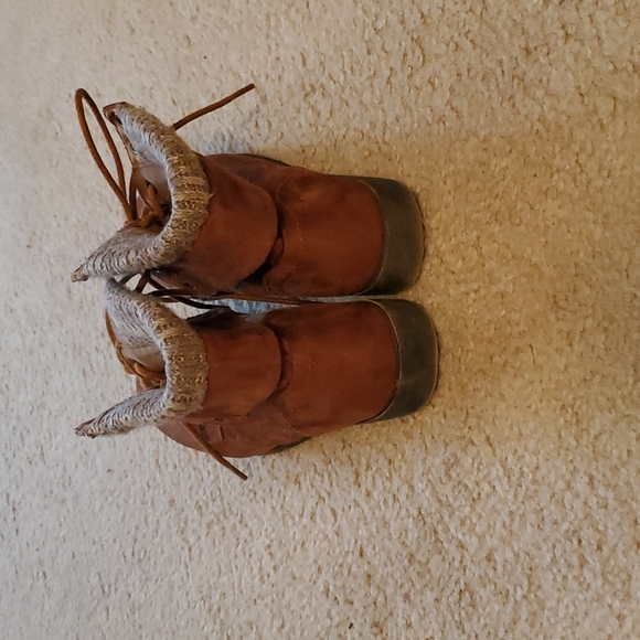 Brown suede boots - Picture 2 of 4